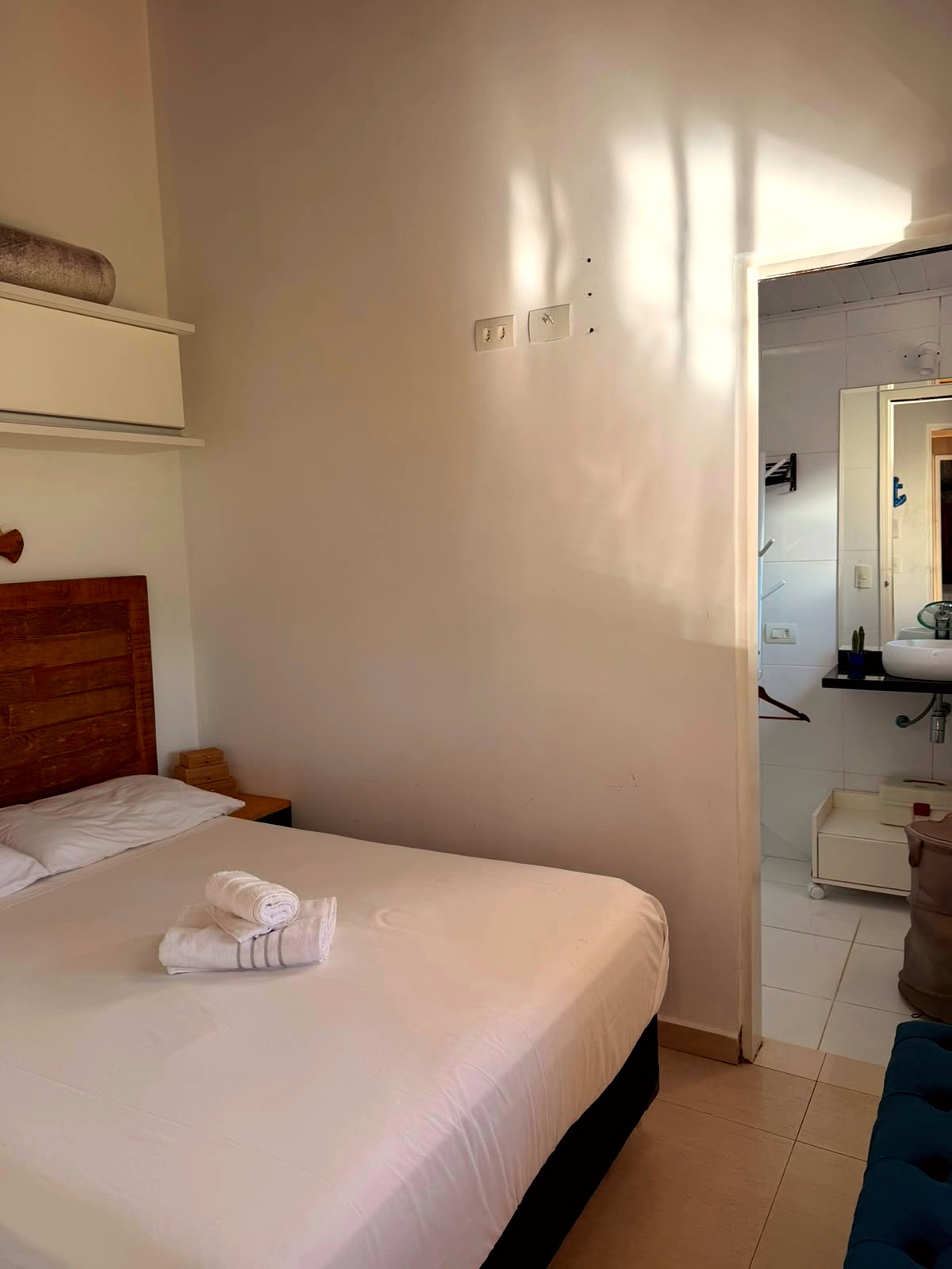 Suíte Praia — Frescor & Vista Jardim
